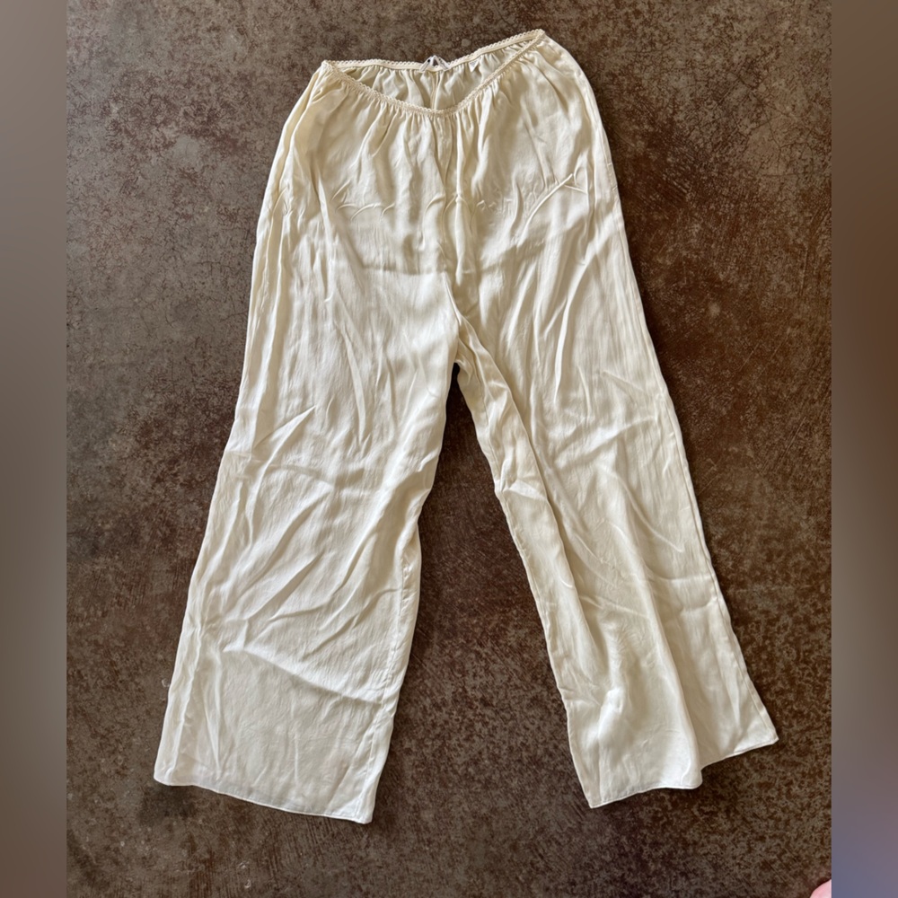 Shop Doen Lavon Silk pant in Crema